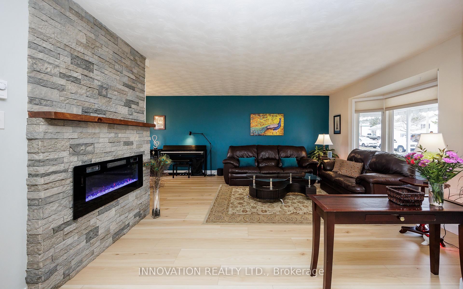 Photo 8 of 759 Eighth Street, Renfrew — HOMEH