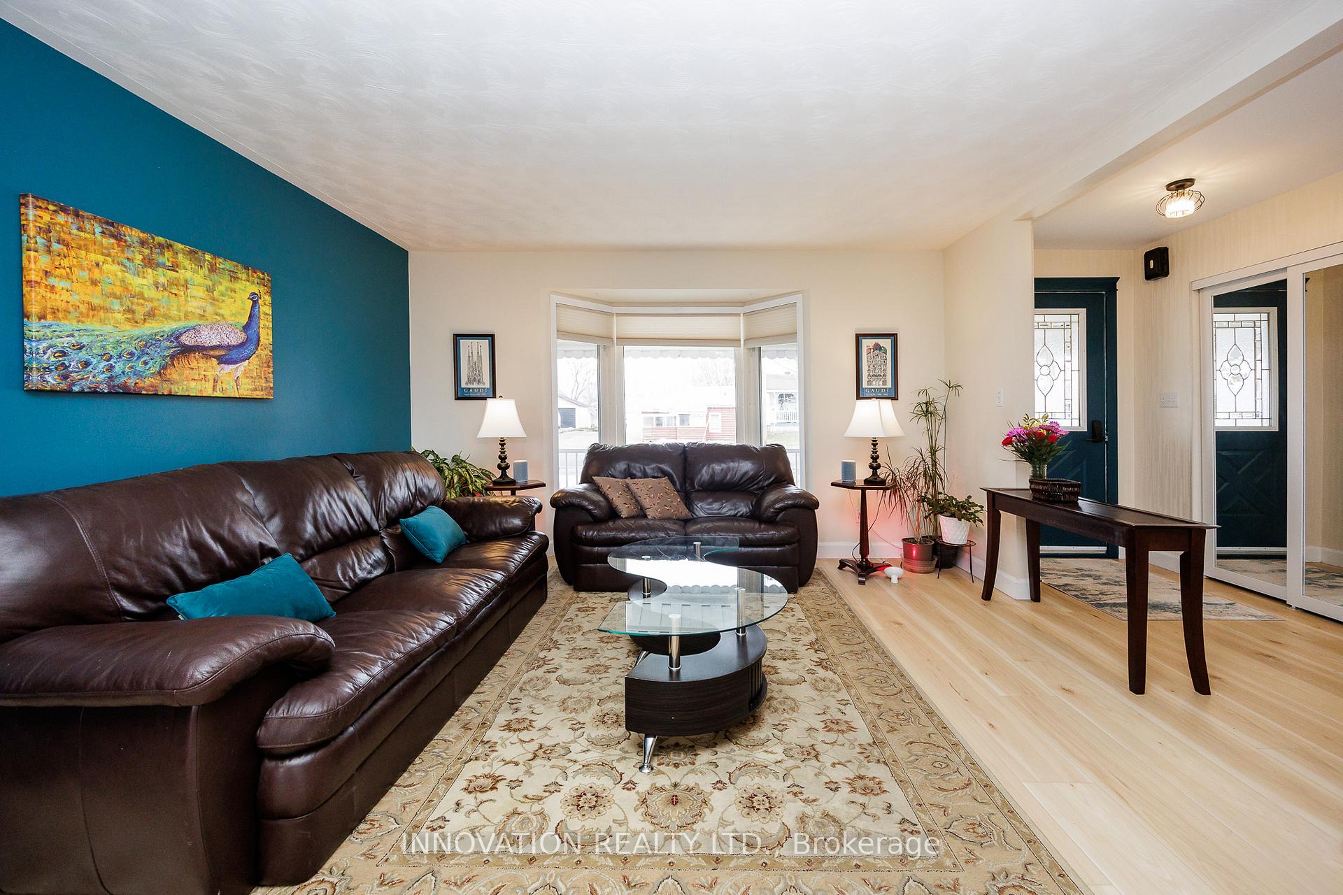 Photo 10 of 759 Eighth Street, Renfrew — HOMEH