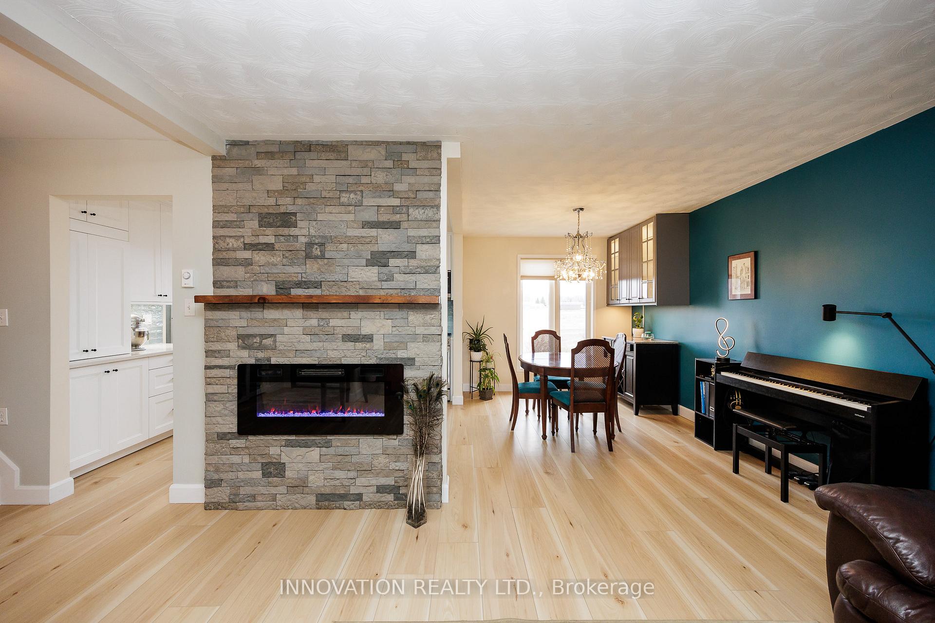 Photo 13 of 759 Eighth Street, Renfrew — HOMEH