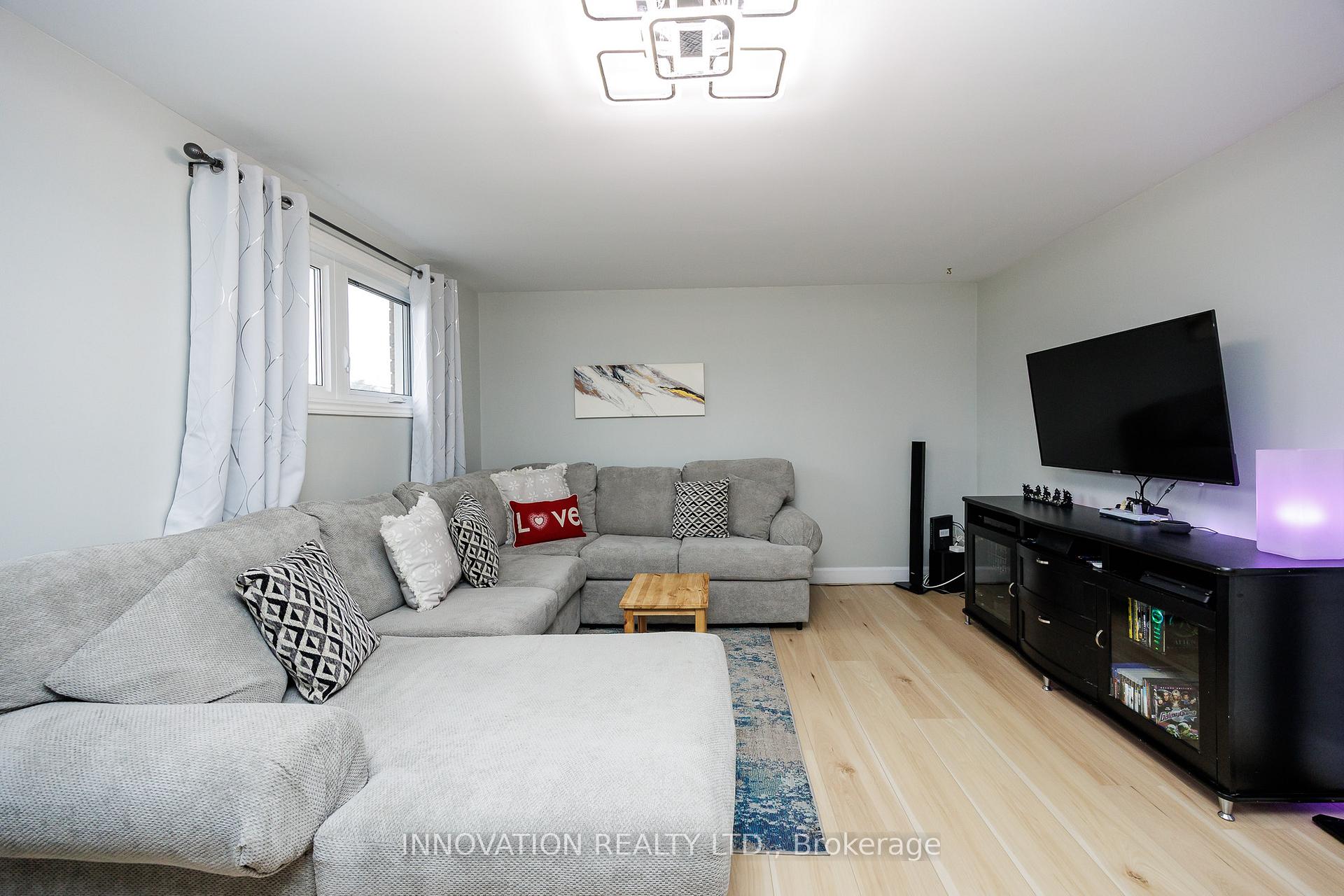 Photo 33 of 759 Eighth Street, Renfrew — HOMEH