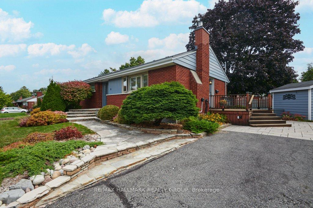 Photo 2 of 14 Roundhay Drive, Ottawa, Manordale — HOMEH