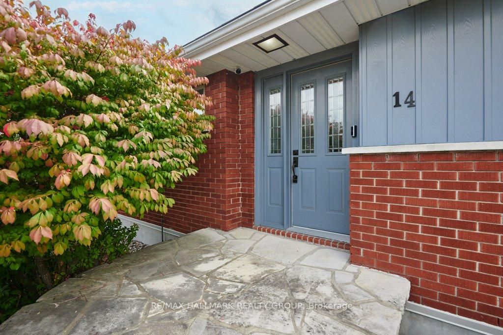 Photo 4 of 14 Roundhay Drive, Ottawa, Manordale — HOMEH