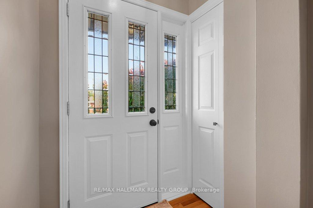 Photo 5 of 14 Roundhay Drive, Ottawa, Manordale — HOMEH