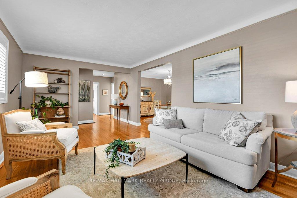 Photo 8 of 14 Roundhay Drive, Ottawa, Manordale — HOMEH