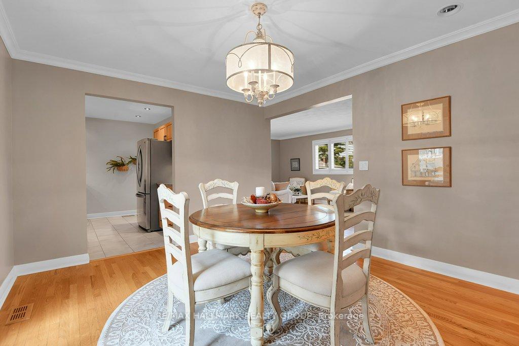 Photo 12 of 14 Roundhay Drive, Ottawa, Manordale — HOMEH
