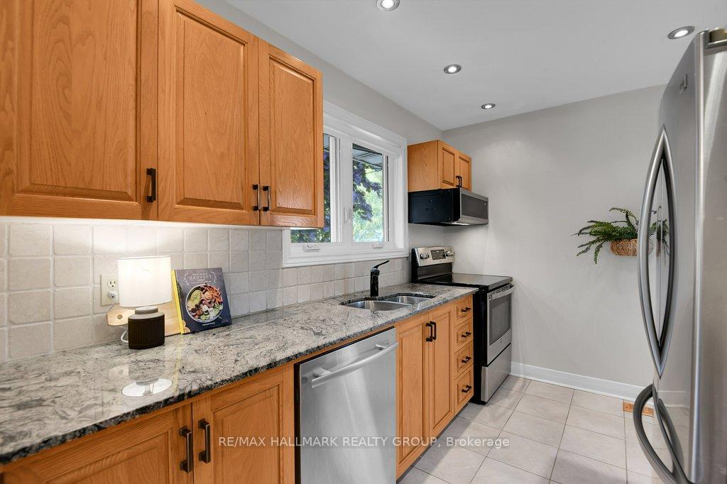 Photo 13 of 14 Roundhay Drive, Ottawa, Manordale — HOMEH
