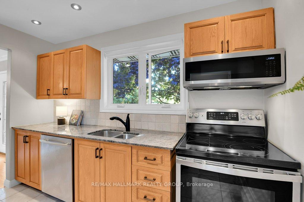 Photo 15 of 14 Roundhay Drive, Ottawa, Manordale — HOMEH