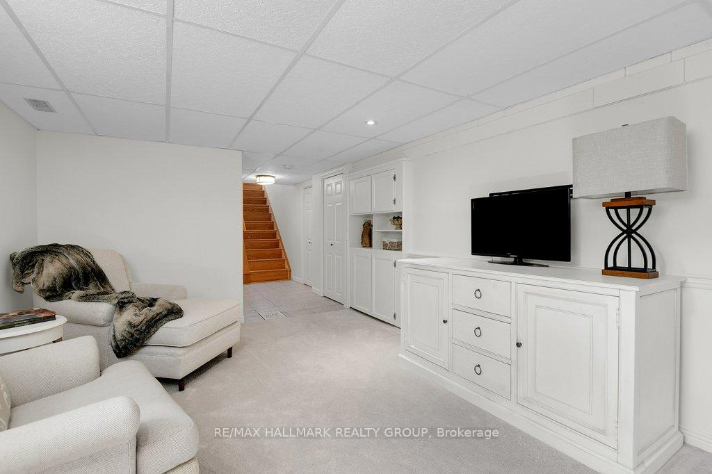 Photo 24 of 14 Roundhay Drive, Ottawa, Manordale — HOMEH