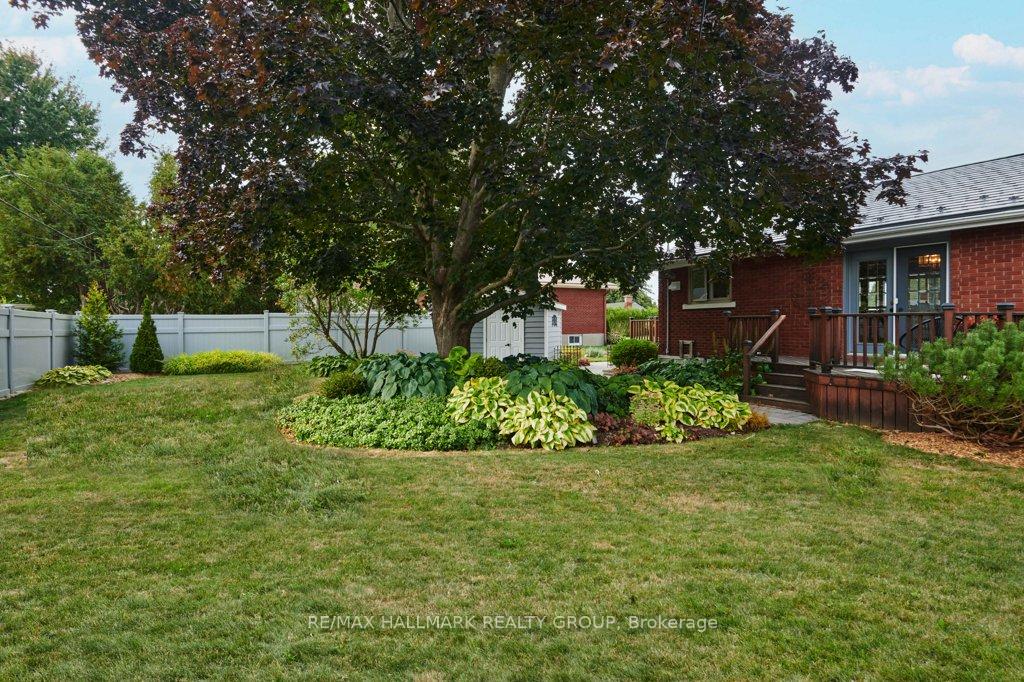 Photo 33 of 14 Roundhay Drive, Ottawa, Manordale — HOMEH