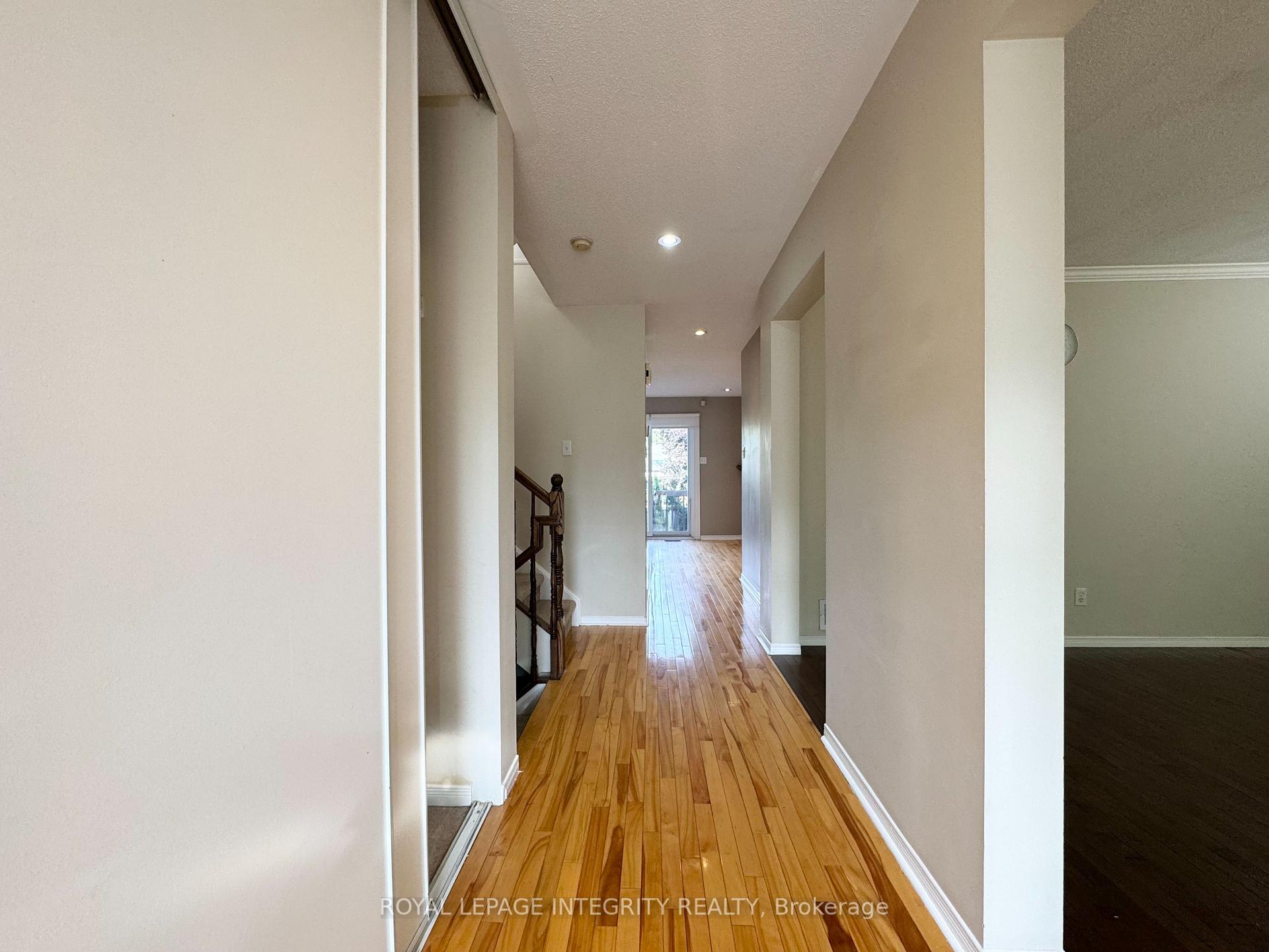 Photo 4 of 43 Covington Place, Ottawa, Centrepointe — HOMEH