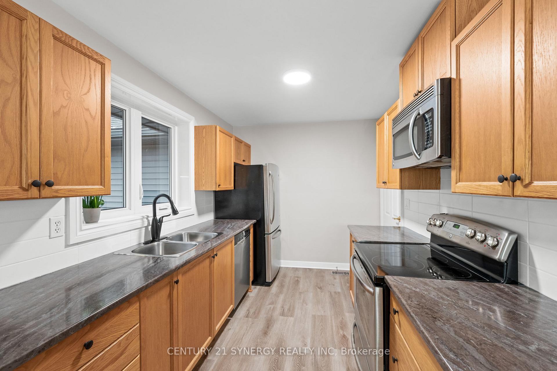 Photo 10 of 22 Carola Street, Ottawa, Manordale — HOMEH