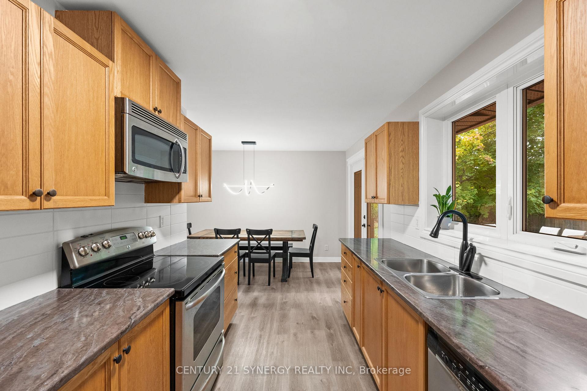 Photo 11 of 22 Carola Street, Ottawa, Manordale — HOMEH