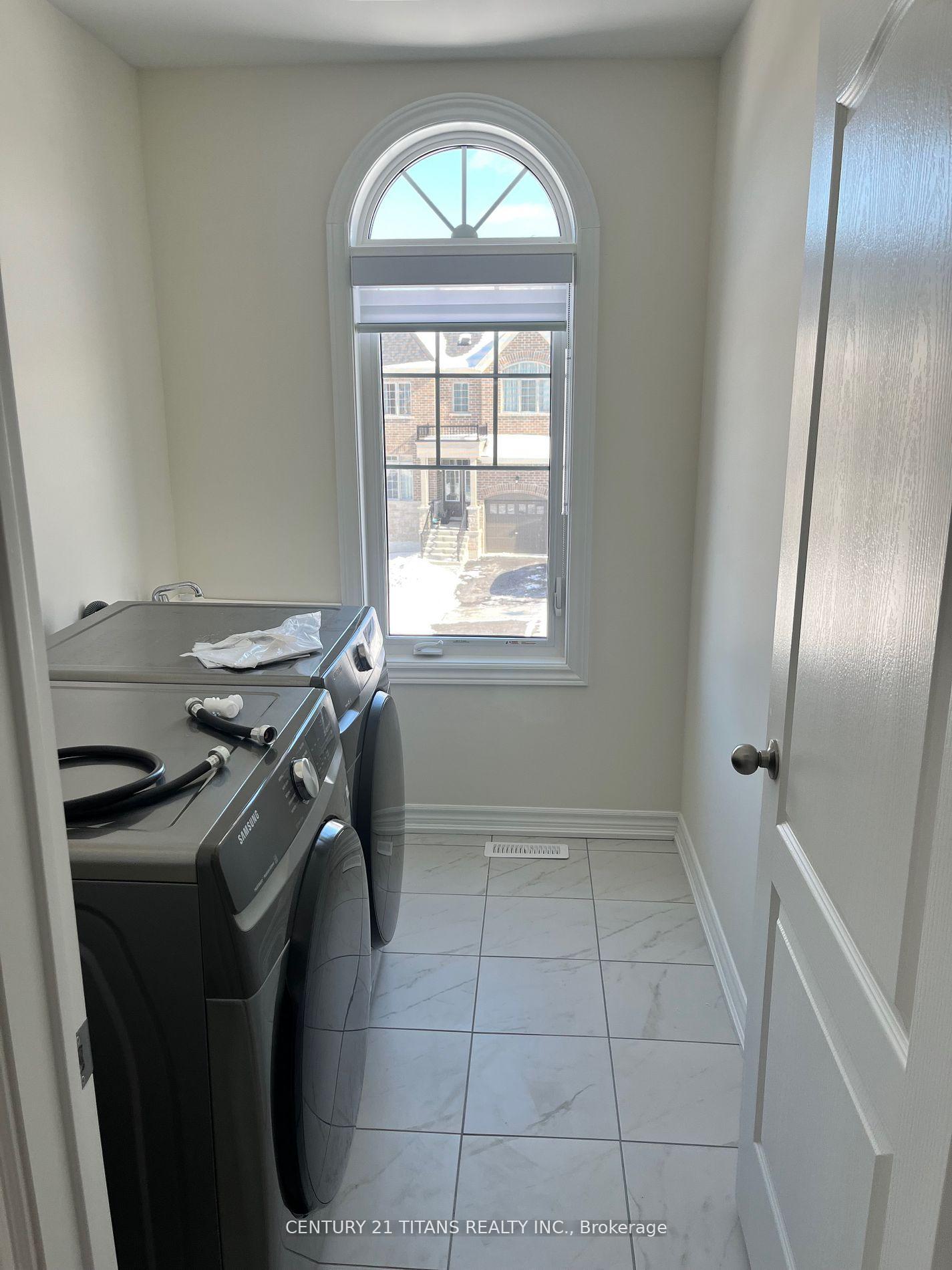 Photo 9 of 48 Robin Trail, Scugog, Port Perry — HOMEH