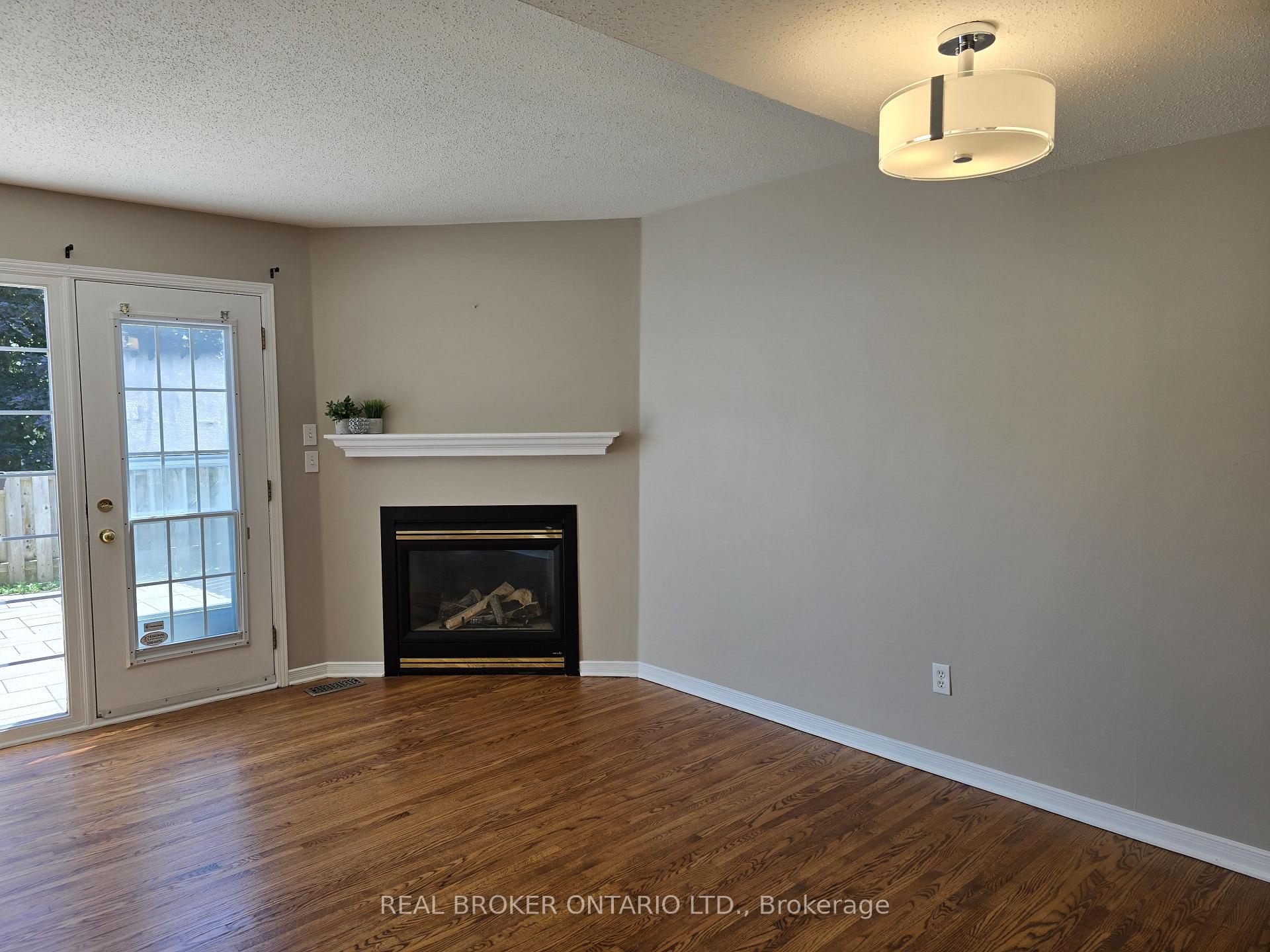 Photo 4 of 139 Monterey Drive, Ottawa, Leslie Park — HOMEH