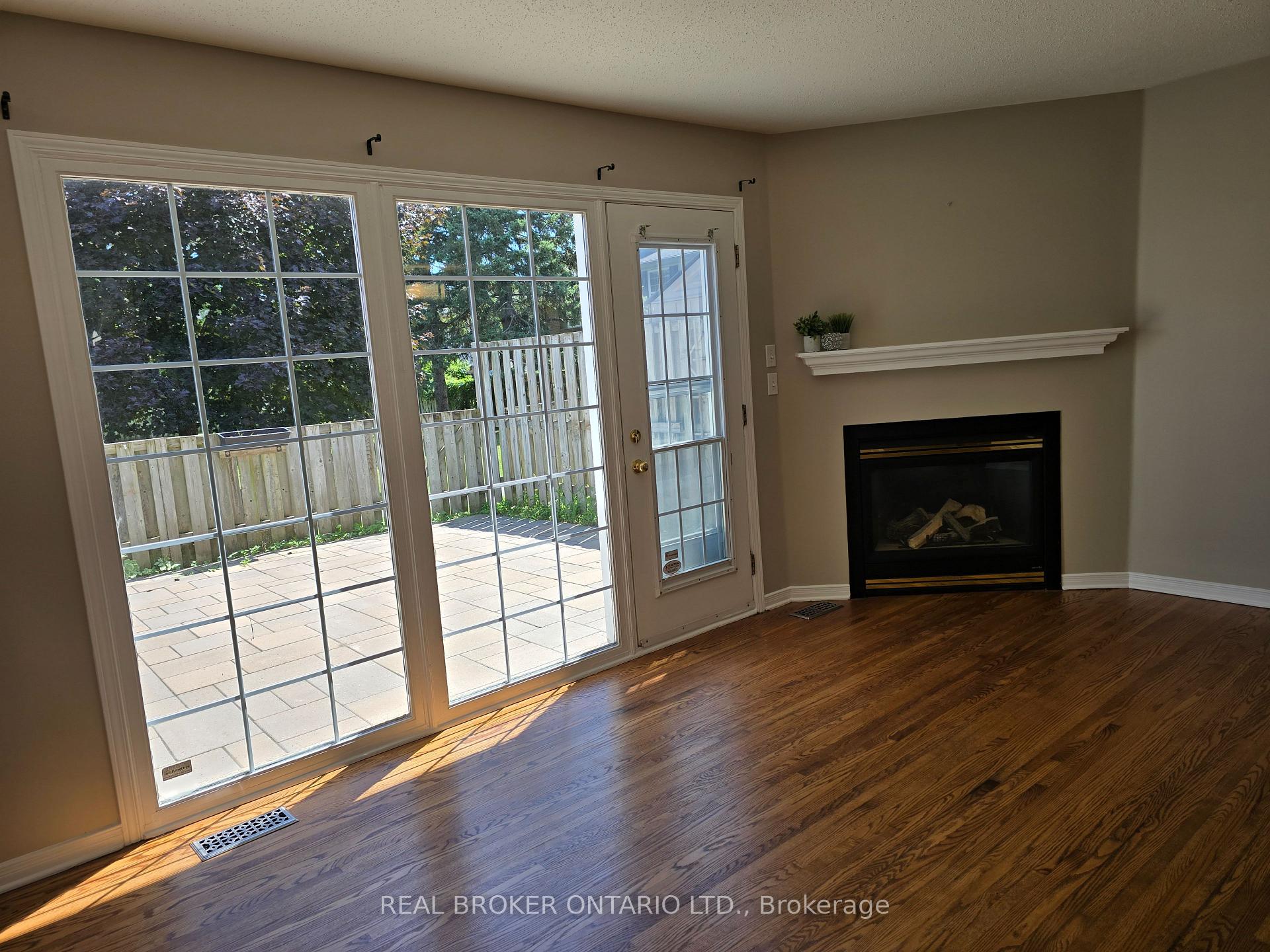 Photo 5 of 139 Monterey Drive, Ottawa, Leslie Park — HOMEH