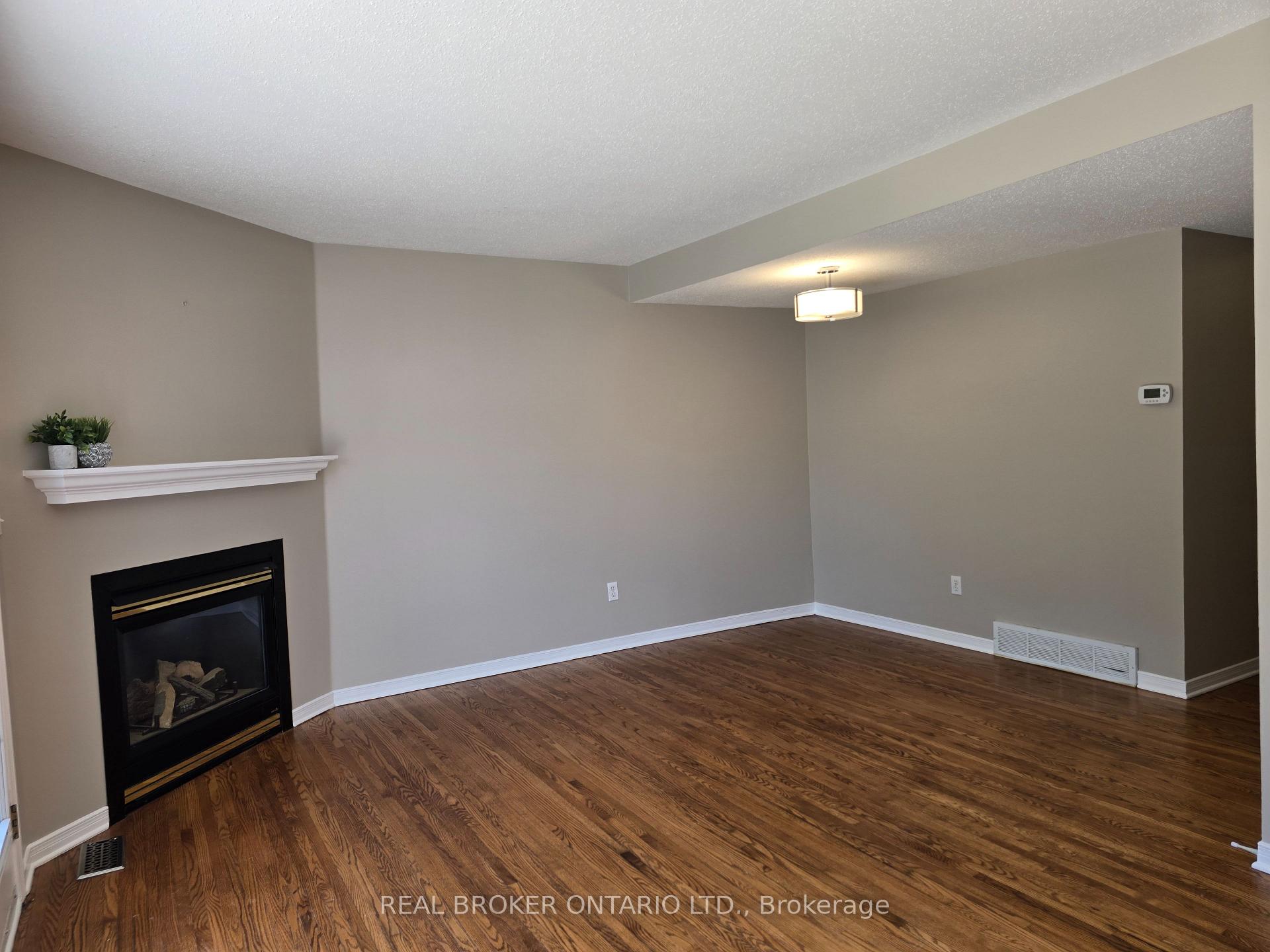 Photo 6 of 139 Monterey Drive, Ottawa, Leslie Park — HOMEH