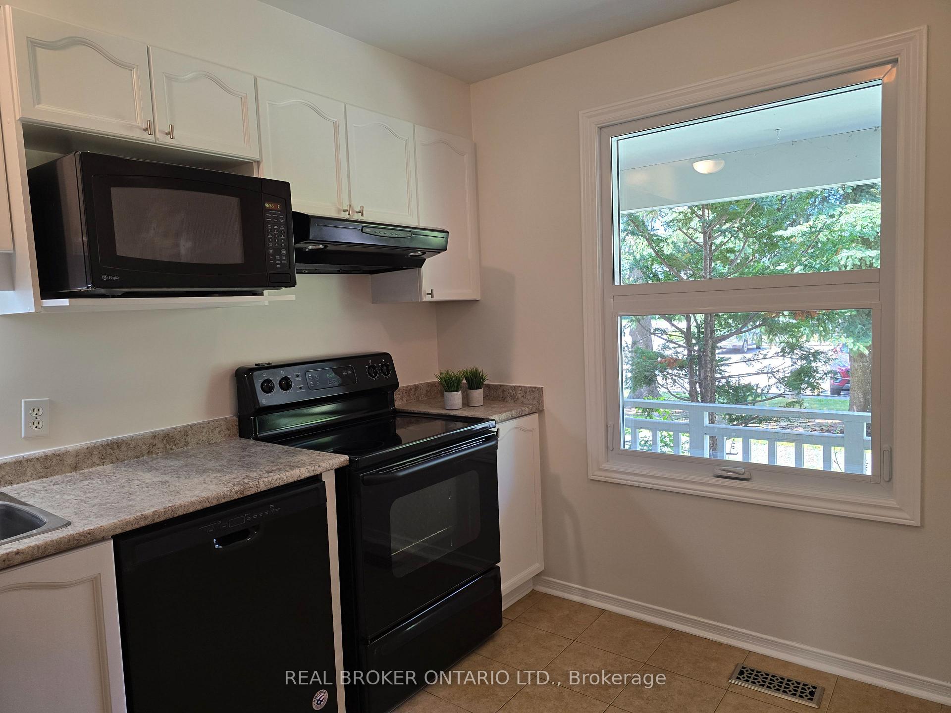 Photo 9 of 139 Monterey Drive, Ottawa, Leslie Park — HOMEH