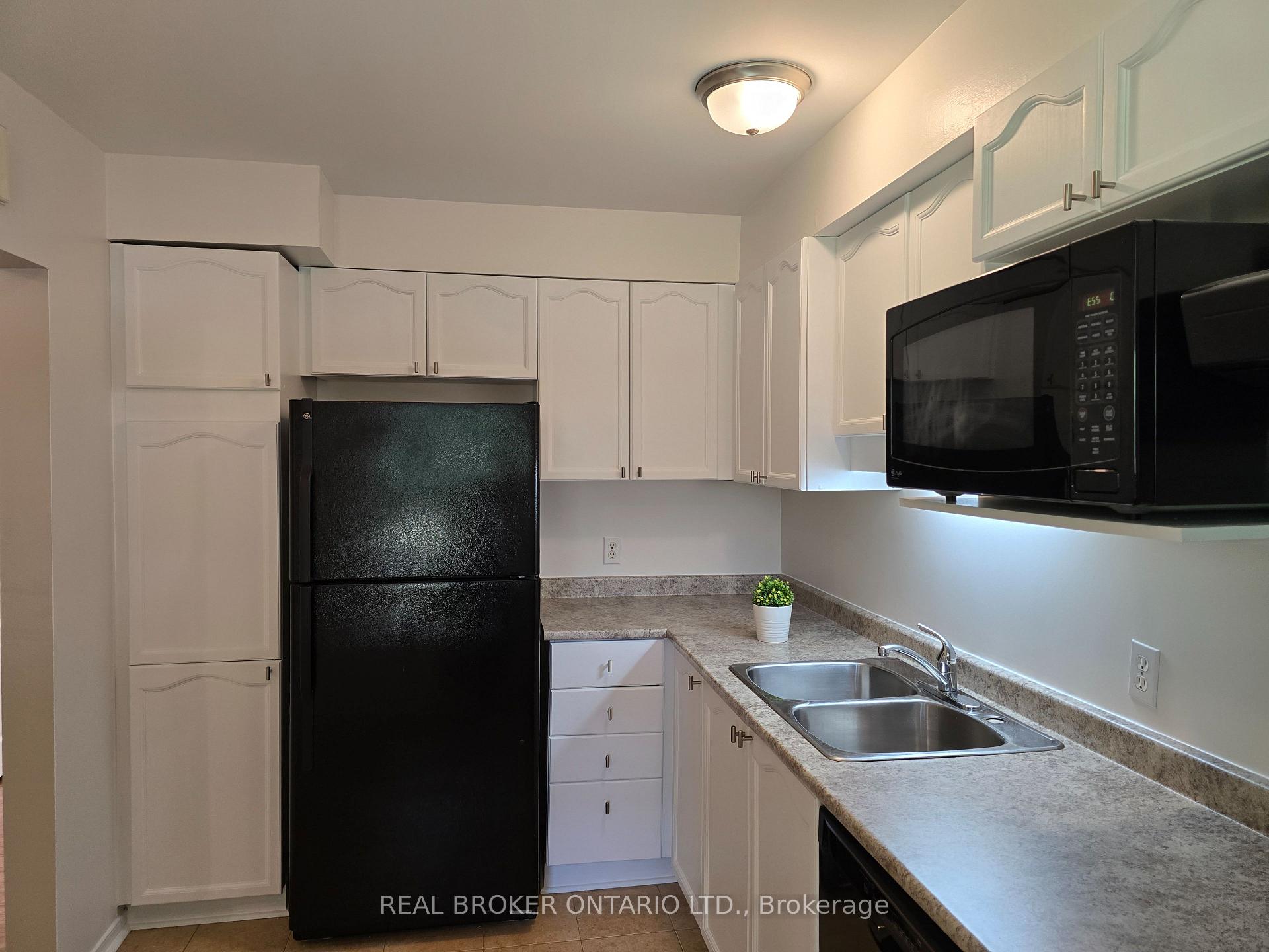 Photo 11 of 139 Monterey Drive, Ottawa, Leslie Park — HOMEH