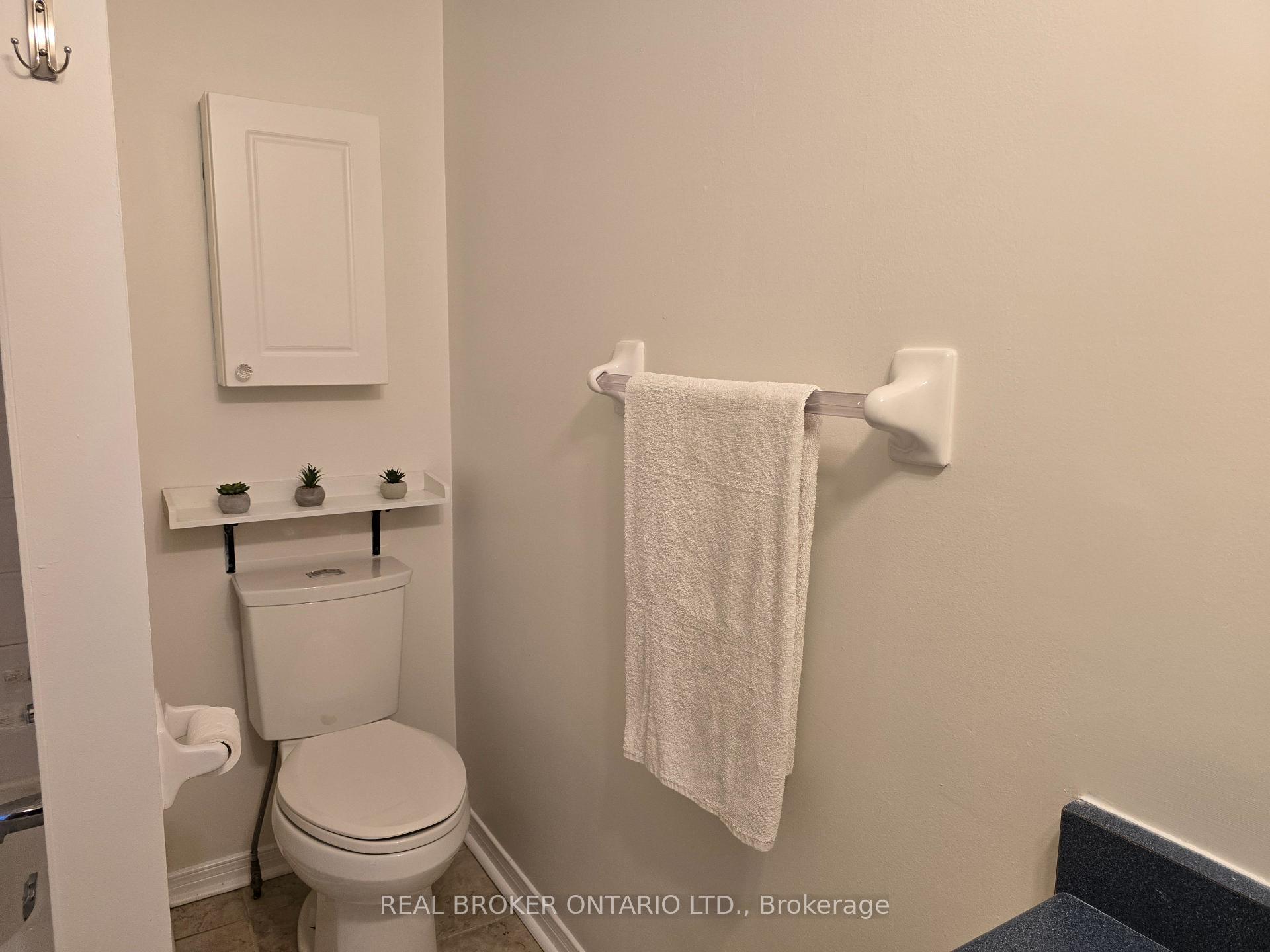 Photo 13 of 139 Monterey Drive, Ottawa, Leslie Park — HOMEH