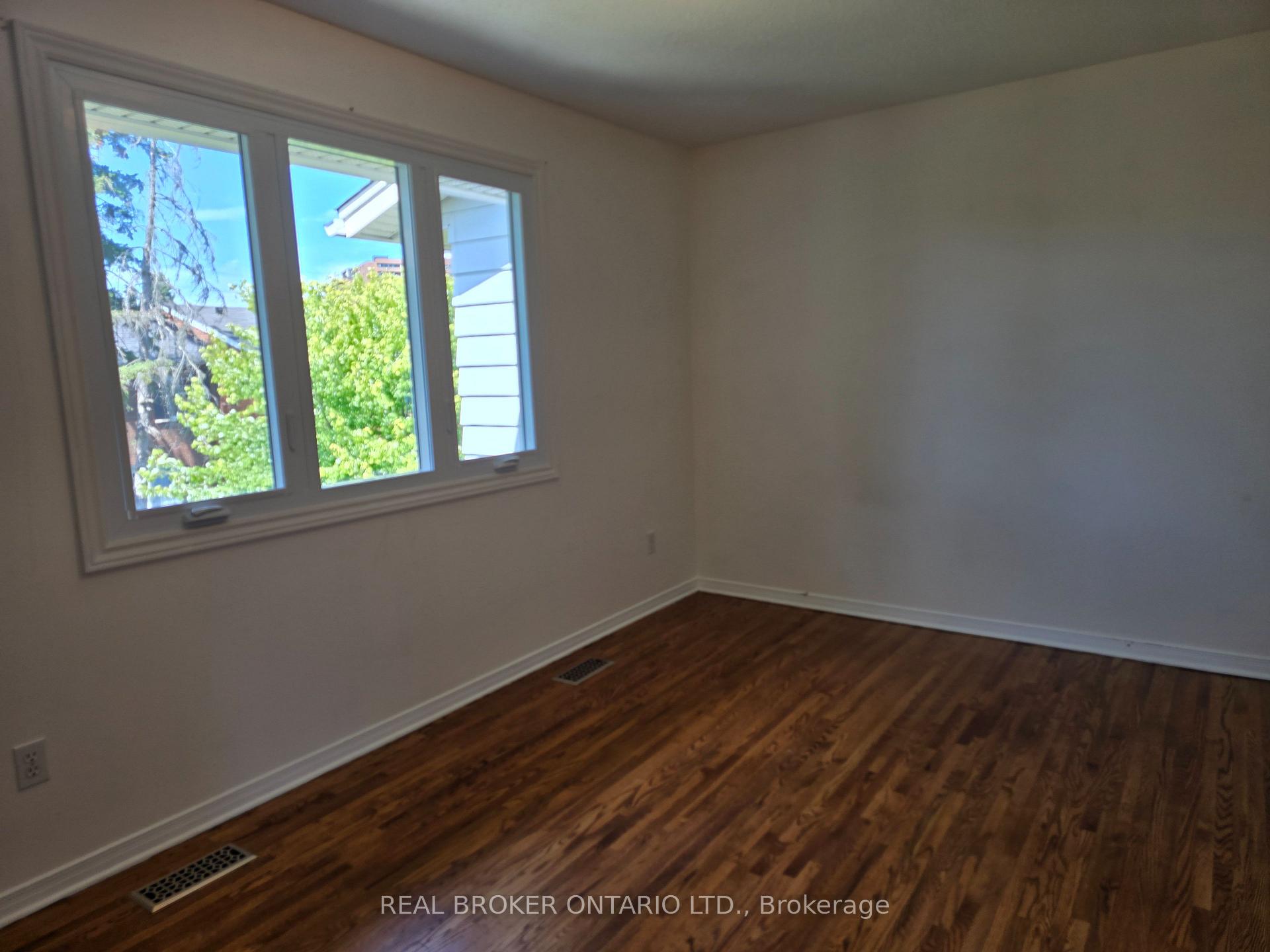 Photo 16 of 139 Monterey Drive, Ottawa, Leslie Park — HOMEH