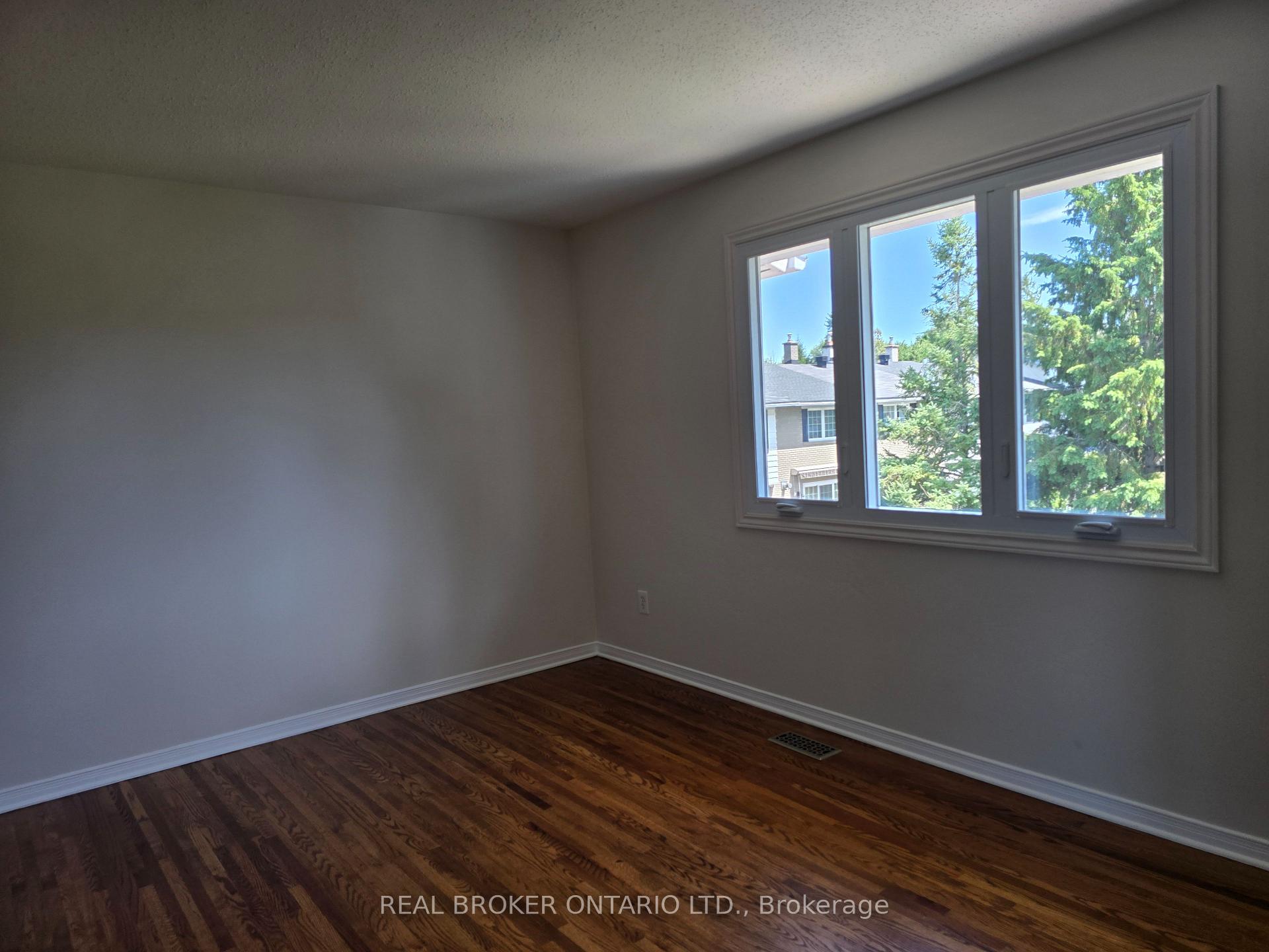 Photo 17 of 139 Monterey Drive, Ottawa, Leslie Park — HOMEH