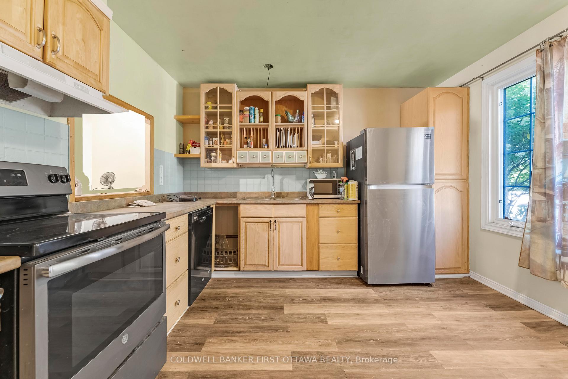 Photo 5 of 22 Monterey Drive, Ottawa, Leslie Park — HOMEH