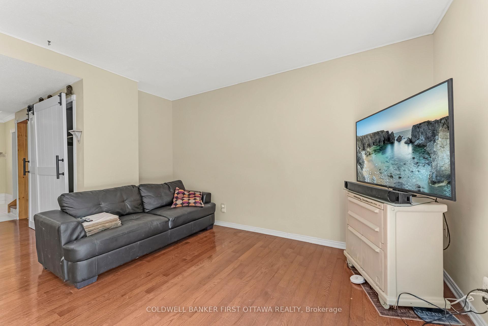 Photo 12 of 22 Monterey Drive, Ottawa, Leslie Park — HOMEH
