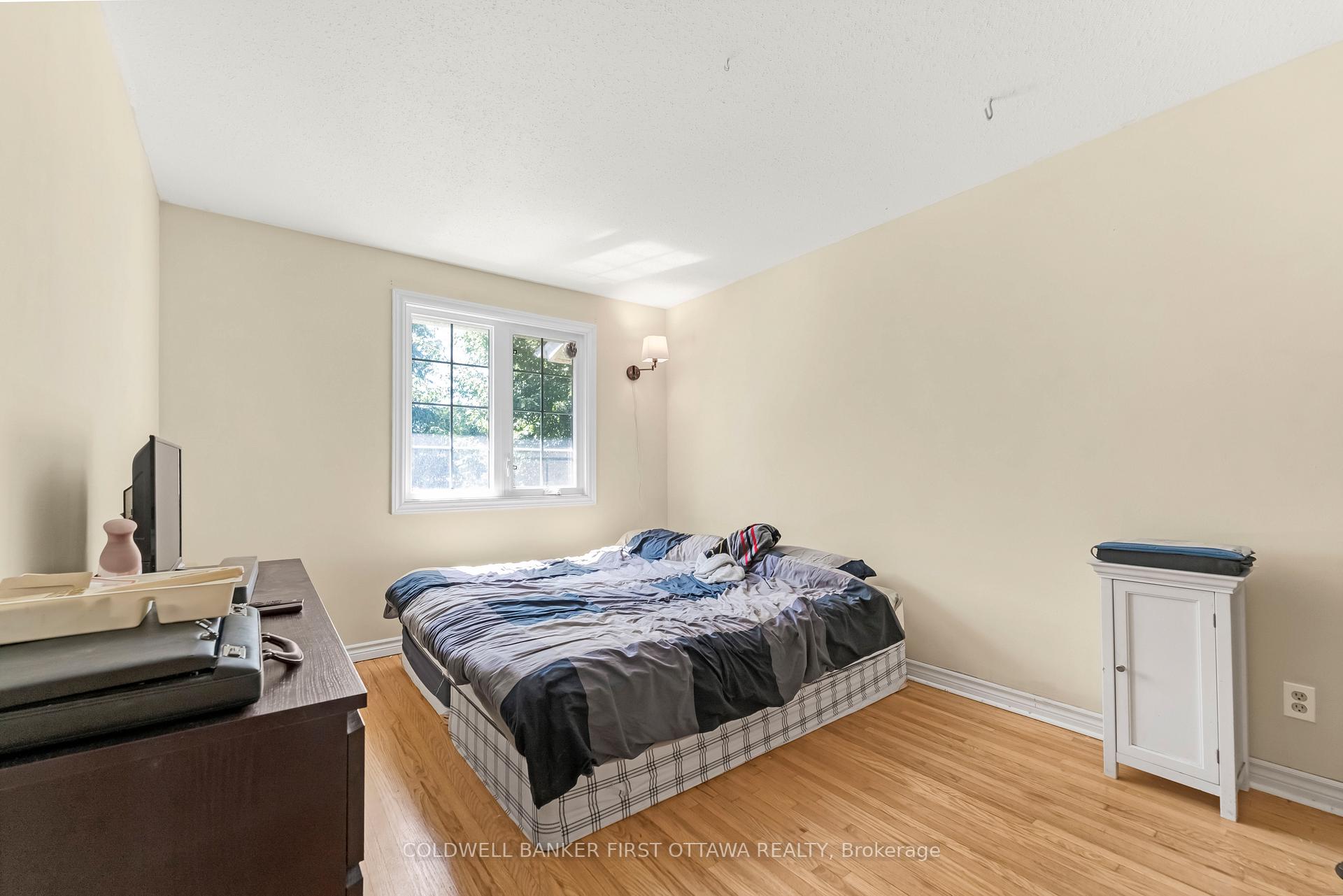 Photo 15 of 22 Monterey Drive, Ottawa, Leslie Park — HOMEH