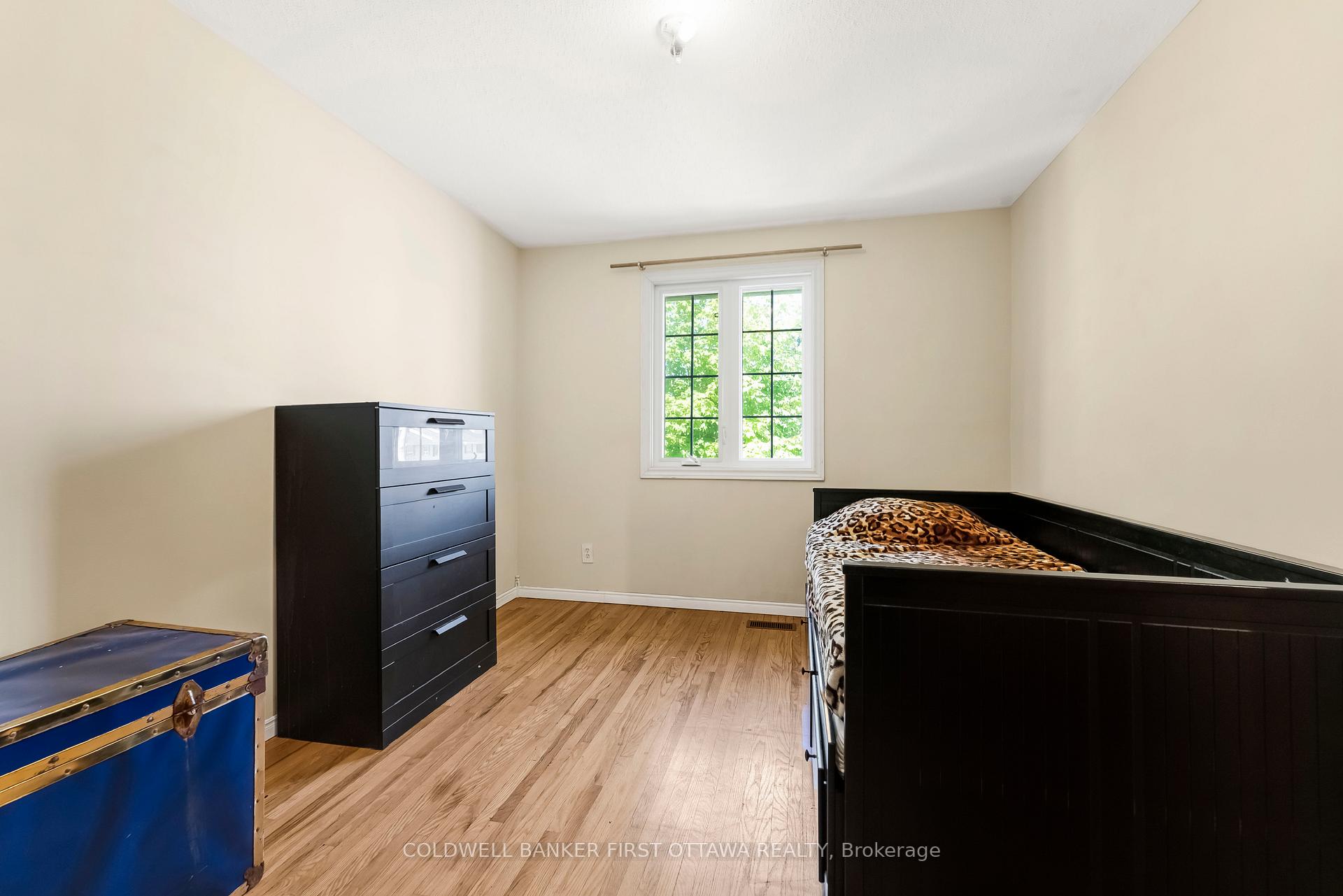 Photo 17 of 22 Monterey Drive, Ottawa, Leslie Park — HOMEH