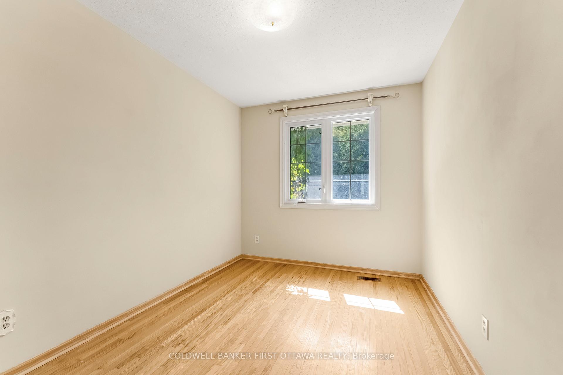 Photo 18 of 22 Monterey Drive, Ottawa, Leslie Park — HOMEH