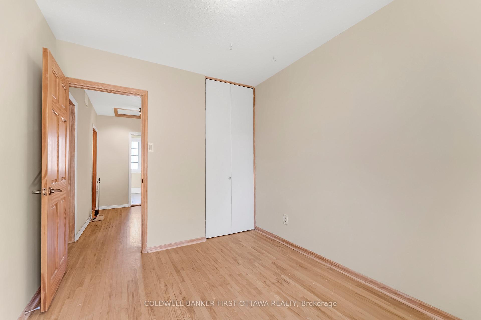 Photo 19 of 22 Monterey Drive, Ottawa, Leslie Park — HOMEH
