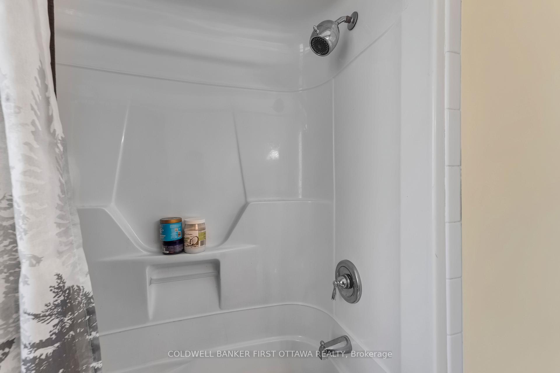 Photo 21 of 22 Monterey Drive, Ottawa, Leslie Park — HOMEH
