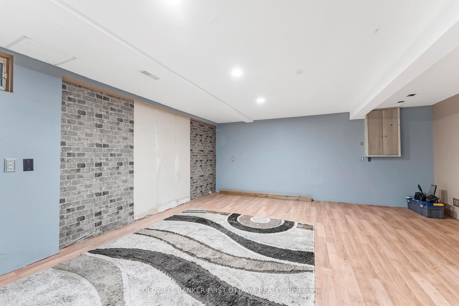 Photo 23 of 22 Monterey Drive, Ottawa, Leslie Park — HOMEH