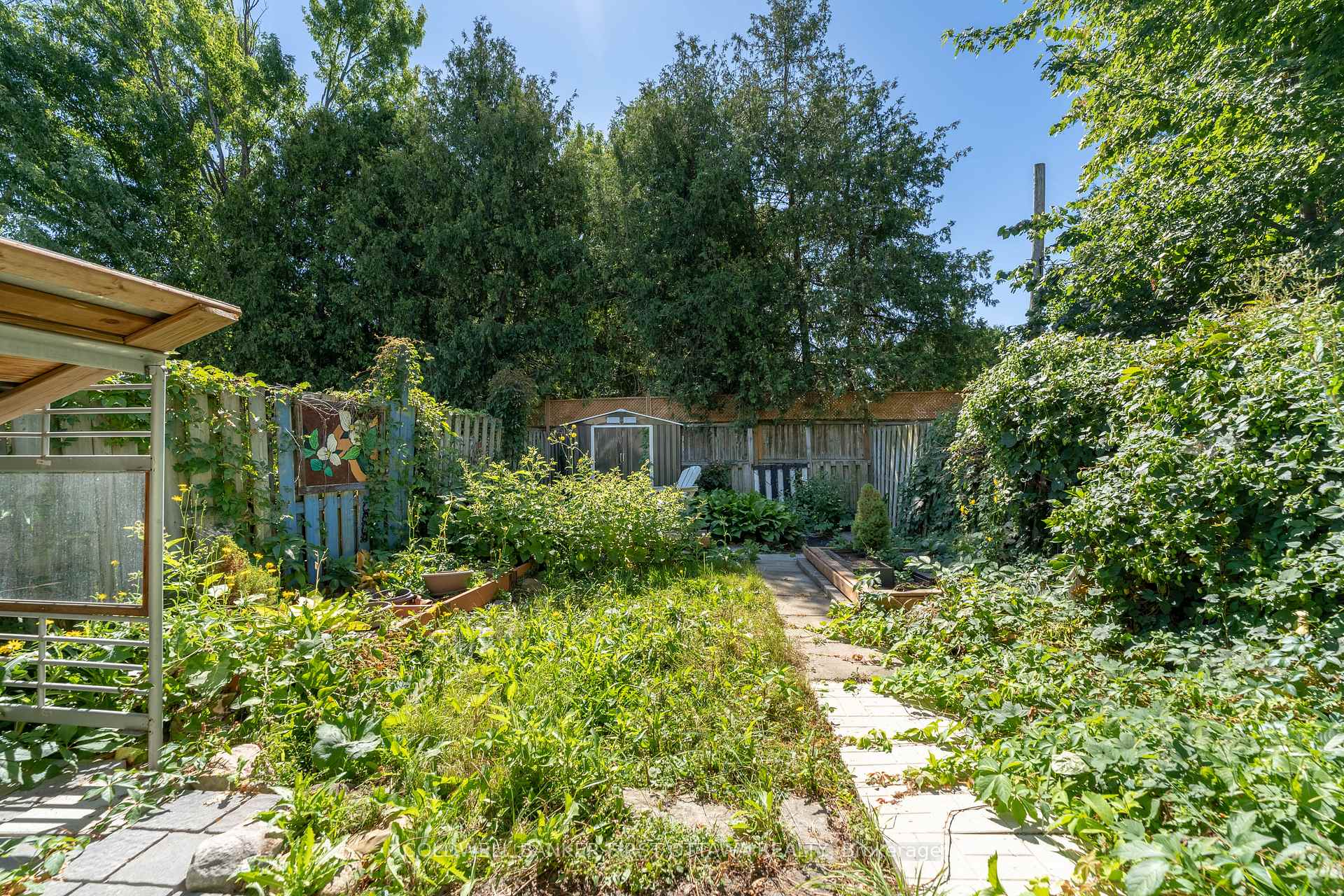 Photo 28 of 22 Monterey Drive, Ottawa, Leslie Park — HOMEH