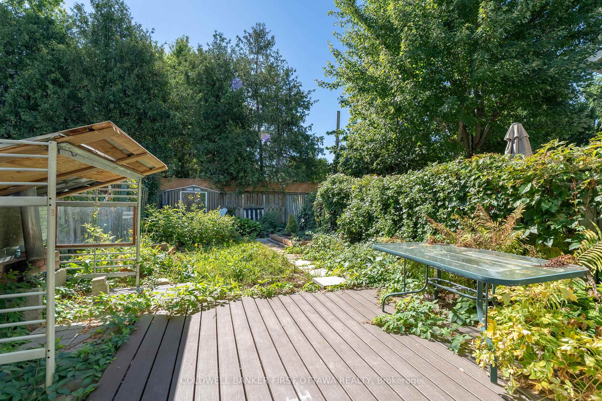 Photo 29 of 22 Monterey Drive, Ottawa, Leslie Park — HOMEH