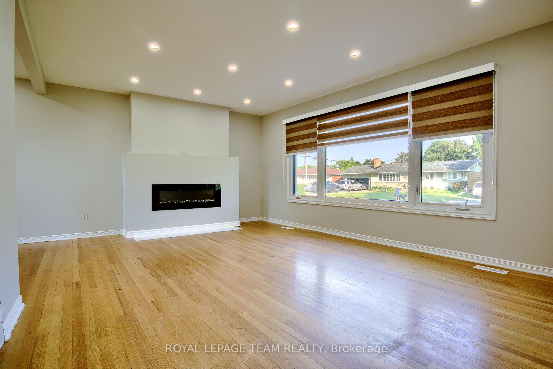 Photo 3 of Unit A, 31 Pritchard Drive, Ottawa, Manordale — HOMEH
