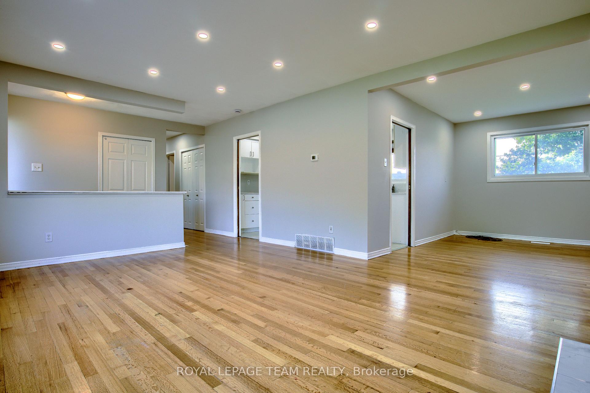 Photo 4 of Unit A, 31 Pritchard Drive, Ottawa, Manordale — HOMEH