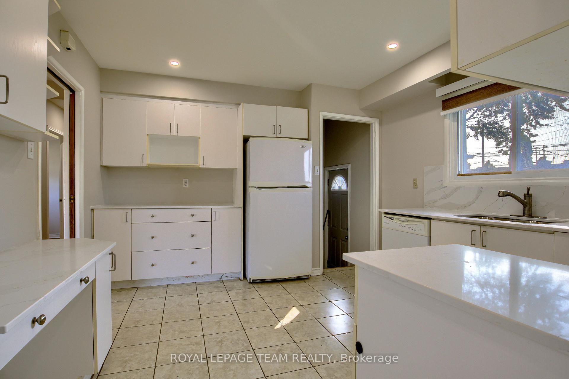Photo 5 of Unit A, 31 Pritchard Drive, Ottawa, Manordale — HOMEH