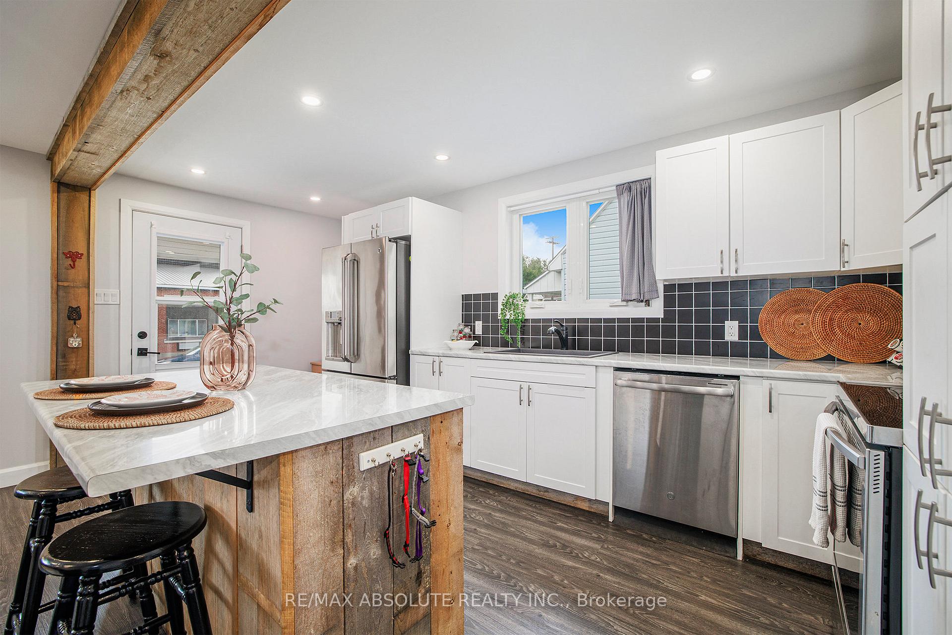 Photo 7 of 373 Raglan Street N, Renfrew — HOMEH