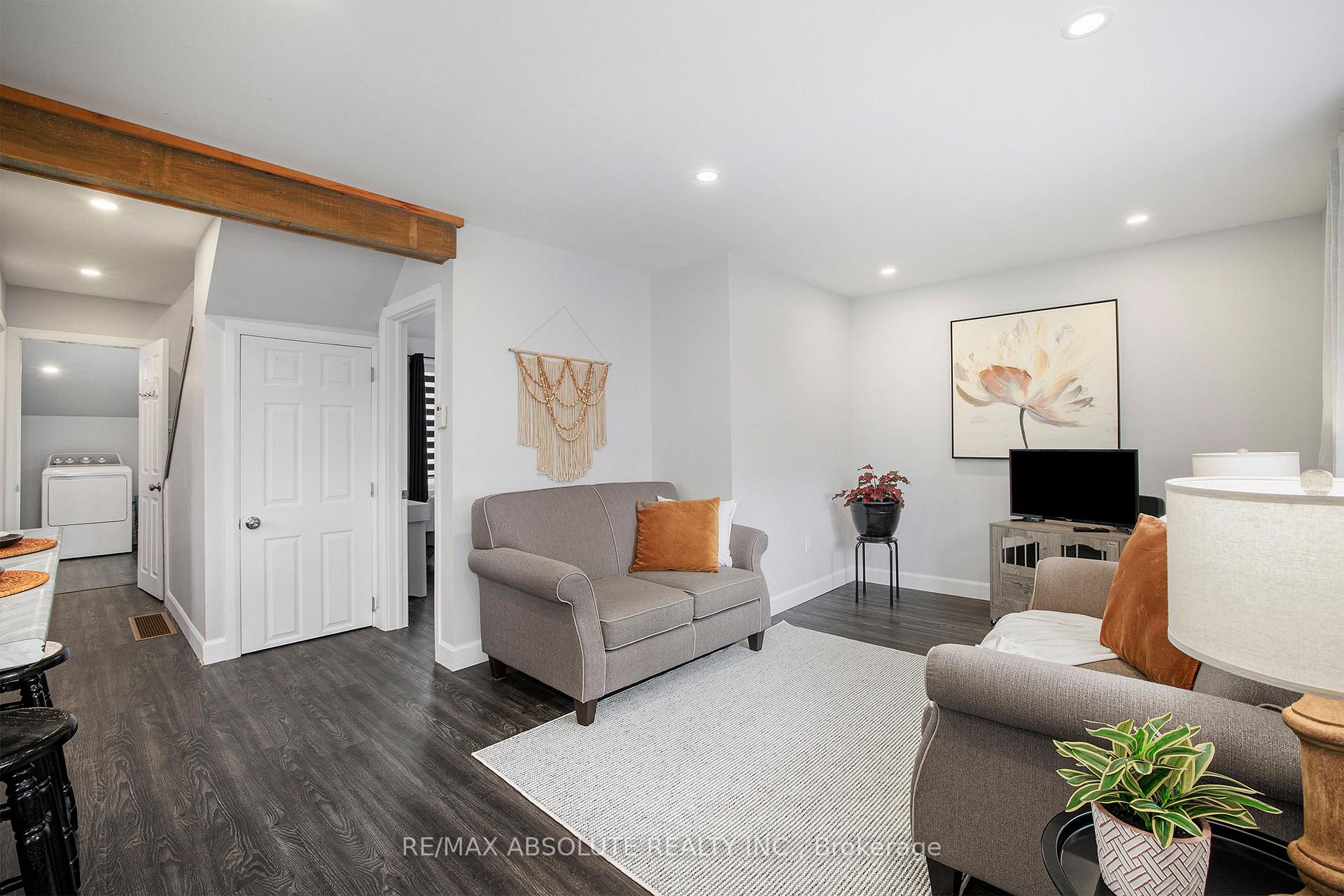 Photo 9 of 373 Raglan Street N, Renfrew — HOMEH