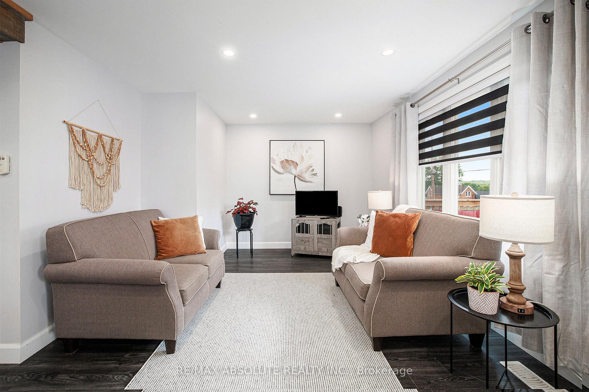 Photo 10 of 373 Raglan Street N, Renfrew — HOMEH