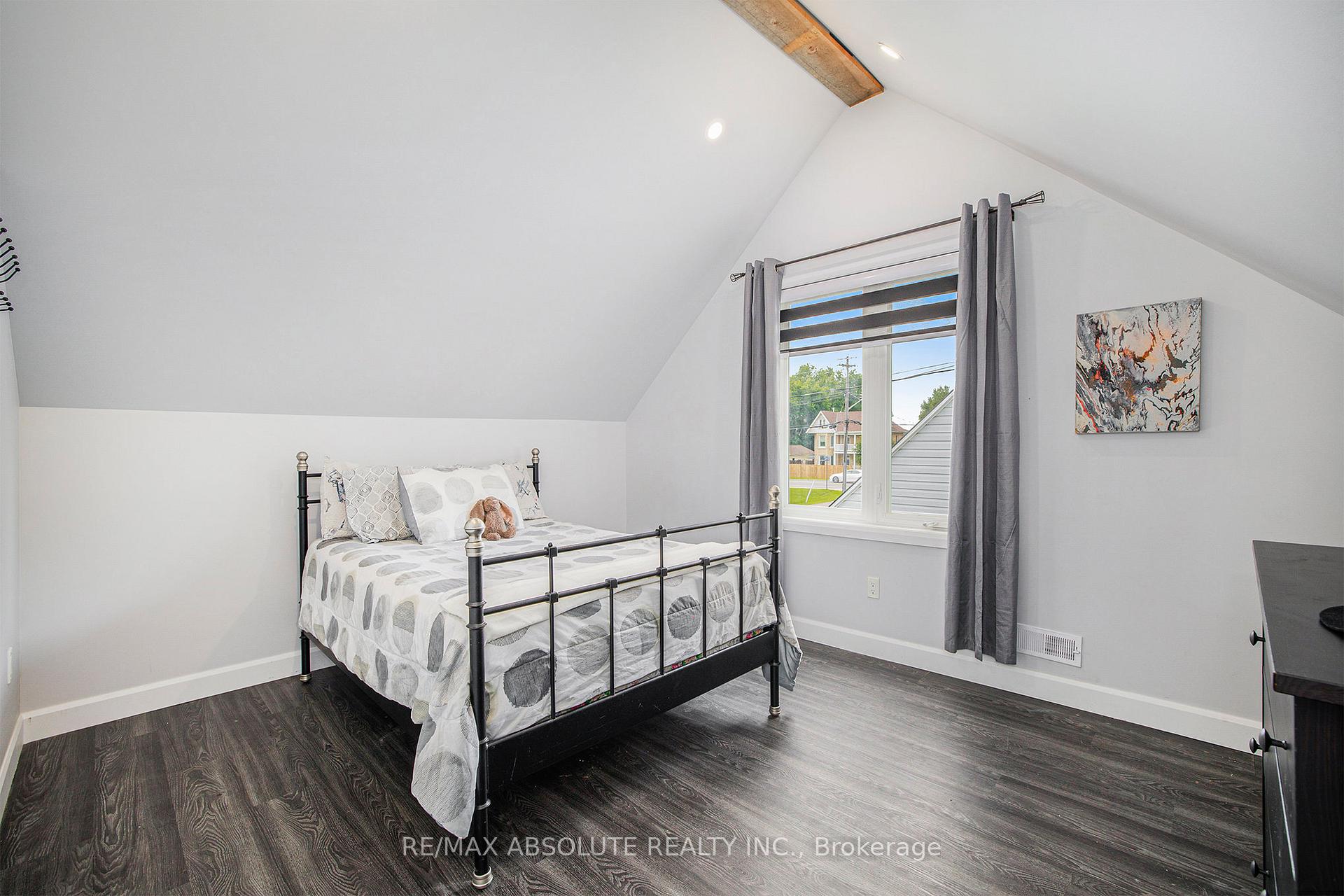 Photo 13 of 373 Raglan Street N, Renfrew — HOMEH
