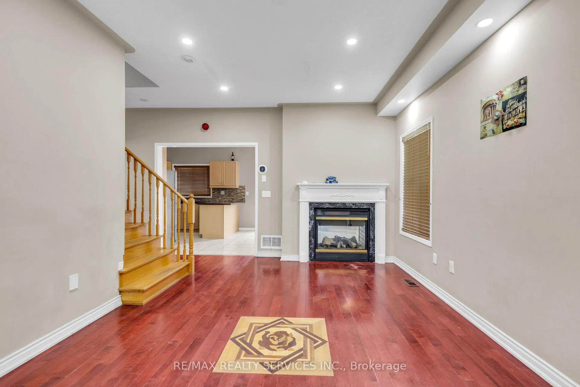 Photo 4 of 108 Beavervalley Drive, Brampton, Fletcher's Meadow — HOMEH