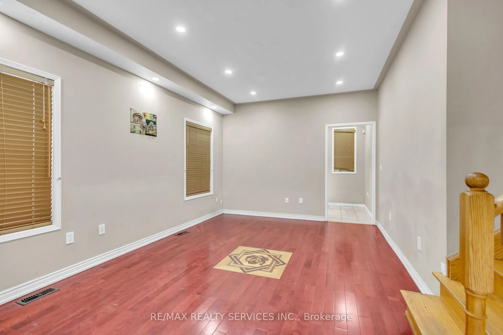 Photo 5 of 108 Beavervalley Drive, Brampton, Fletcher's Meadow — HOMEH