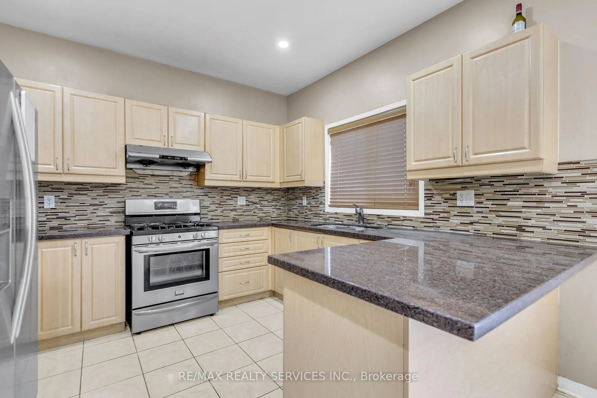 Photo 7 of 108 Beavervalley Drive, Brampton, Fletcher's Meadow — HOMEH