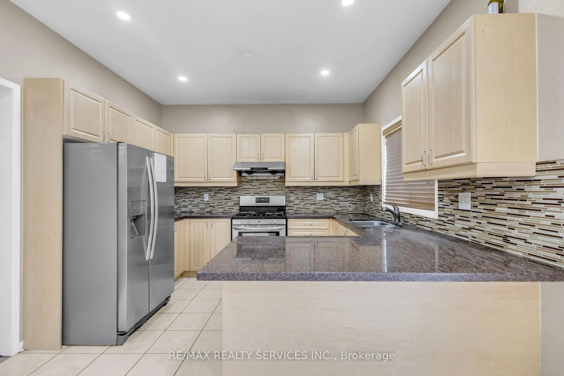 Photo 8 of 108 Beavervalley Drive, Brampton, Fletcher's Meadow — HOMEH