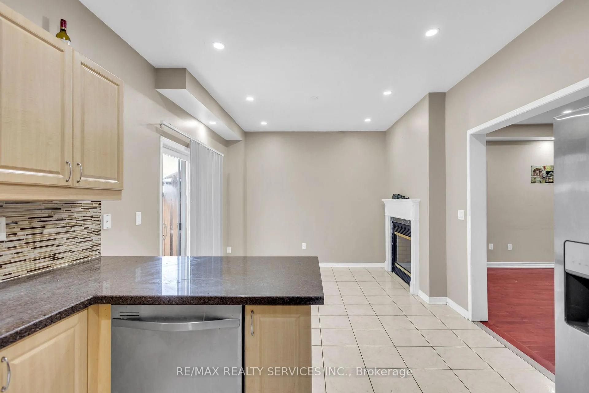 Photo 10 of 108 Beavervalley Drive, Brampton, Fletcher's Meadow — HOMEH