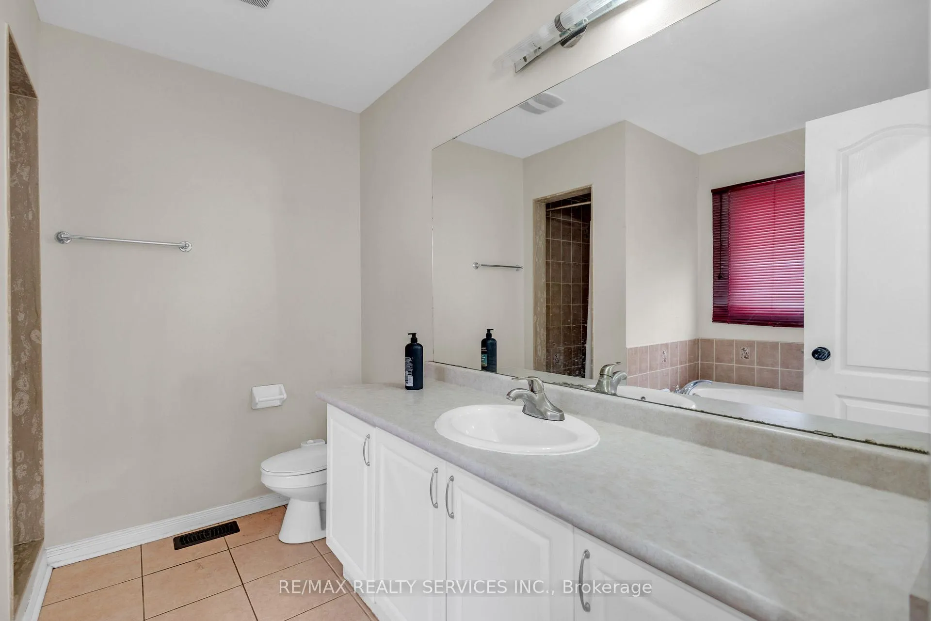Photo 34 of 108 Beavervalley Drive, Brampton, Fletcher's Meadow — HOMEH