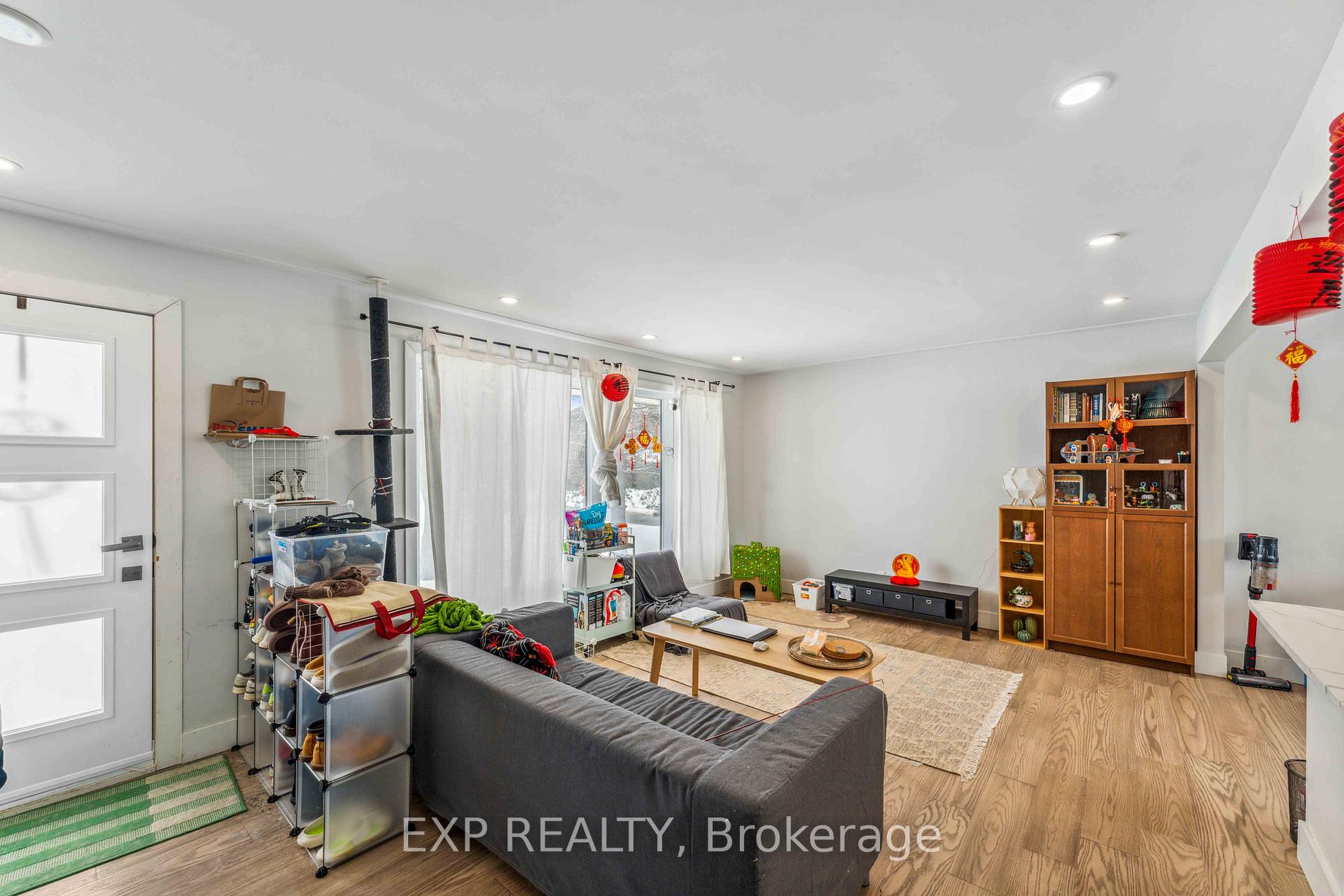Photo 4 of Unit A, 44 Sherry Lane, Ottawa, Manordale — HOMEH
