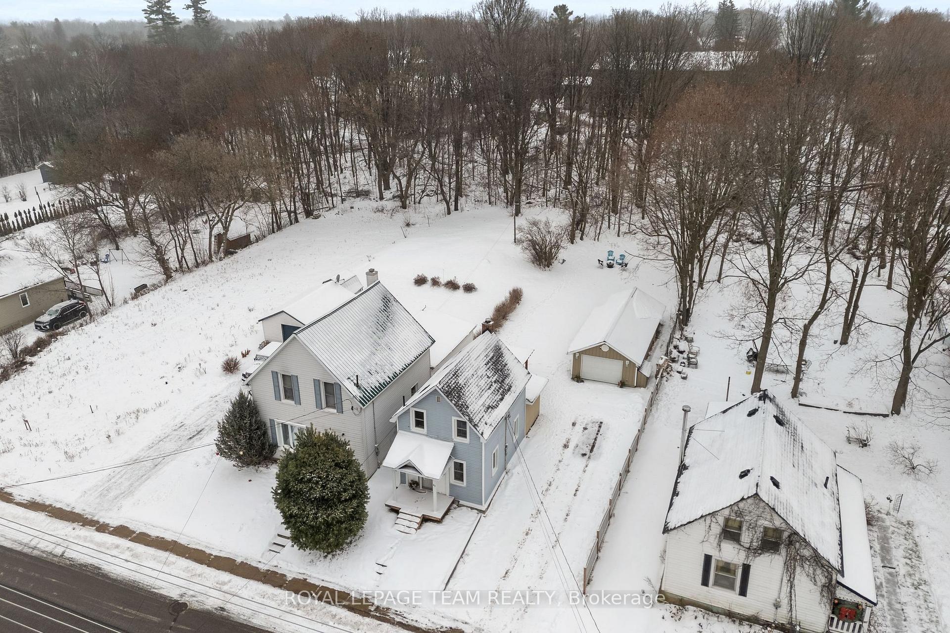 Photo 2 of 43 Mutual Avenue, Renfrew — HOMEH